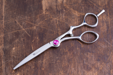 Preview: Haarschere, NATSUKI 600 (6,0 Zoll) , mit schraubbarem Fingerhaken, Ergo-Form, Ränelschraube mit rosé funkelndemStein, eine Schere für die Ewigkeit